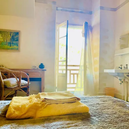Les Contes Bed & Breakfast