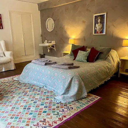 Les Contes Alojamento de Acomodação e Pequeno-almoço