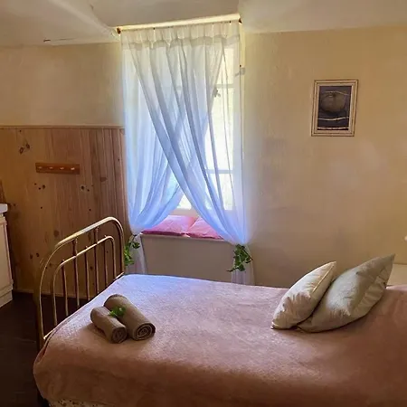 Alojamento de Acomodação e Pequeno-almoço Les Contes