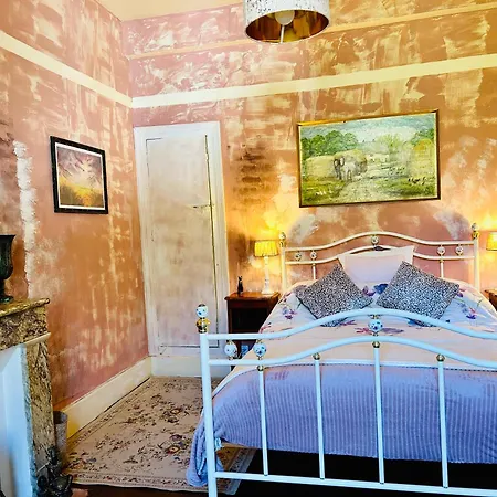 Les Contes Bed & Breakfast *