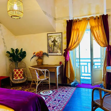 Les Contes Alojamento de Acomodação e Pequeno-almoço