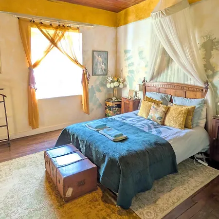 Les Contes Bed & Breakfast Fougax-et-Barrineuf