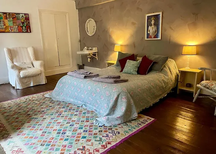 Les Contes Bed & Breakfast