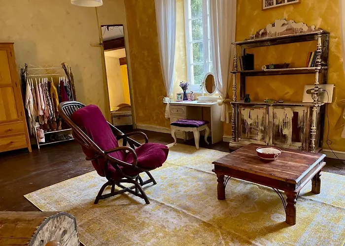 Les Contes Bed & Breakfast *